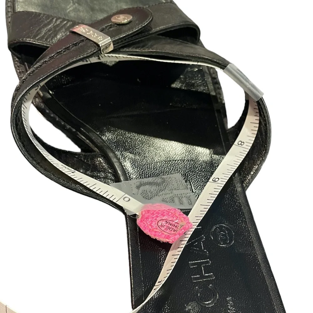 CHANEL BLACK LEATHER CRISS CROSS STRAP SANDAL WITH 1
